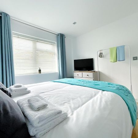 סנט אוסטל White Eden - Explore Cornwall From A Comfy Central Appartment מראה חיצוני תמונה