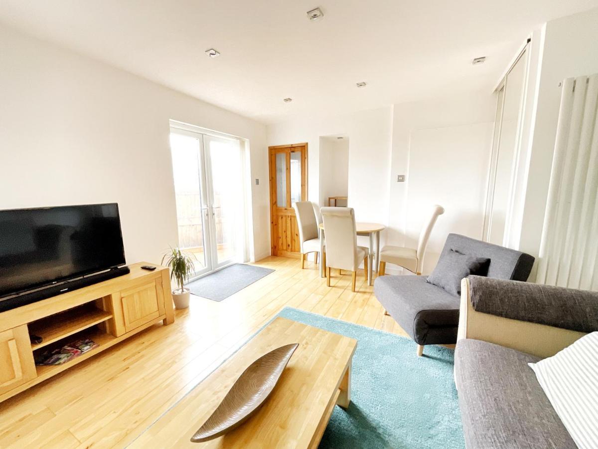 סנט אוסטל White Eden - Explore Cornwall From A Comfy Central Appartment מראה חיצוני תמונה